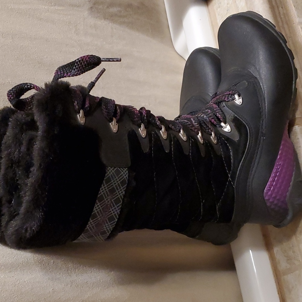 Merrell winter boots, size 9.5, black and purple. Opti-warm 200 gram insulation.